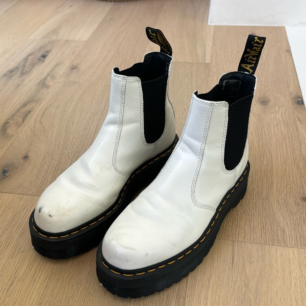 2976 SMOOTH LEATHER PLATFORM CHELSEA BOOTS (Slightly worn)